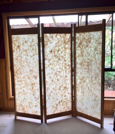3 panel screen with opaque silk fibres and wooden frames